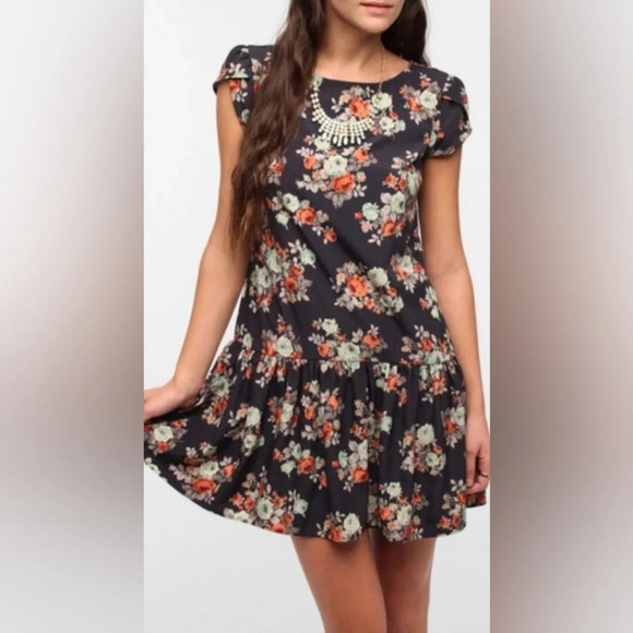 Pins and Needles  floral dress Sz L - Picture 1 of 11